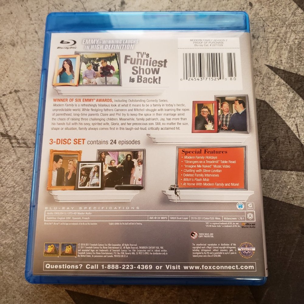 Modern Family Complete Second Season Blu-ray 3-Disc Set TV Comedy - Picture 3 of 4
